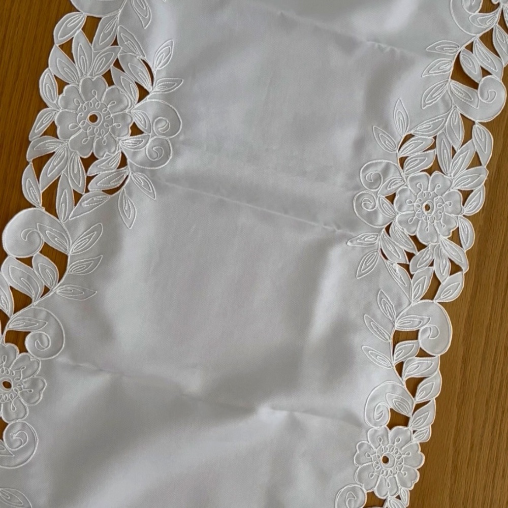 TABLE RUNNER - Picture 2 of 4